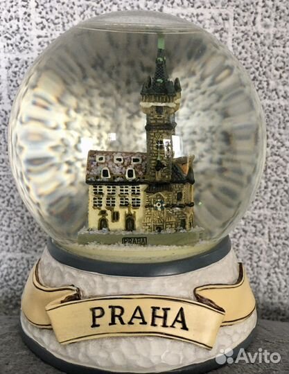 Стеклянный шар со снегом