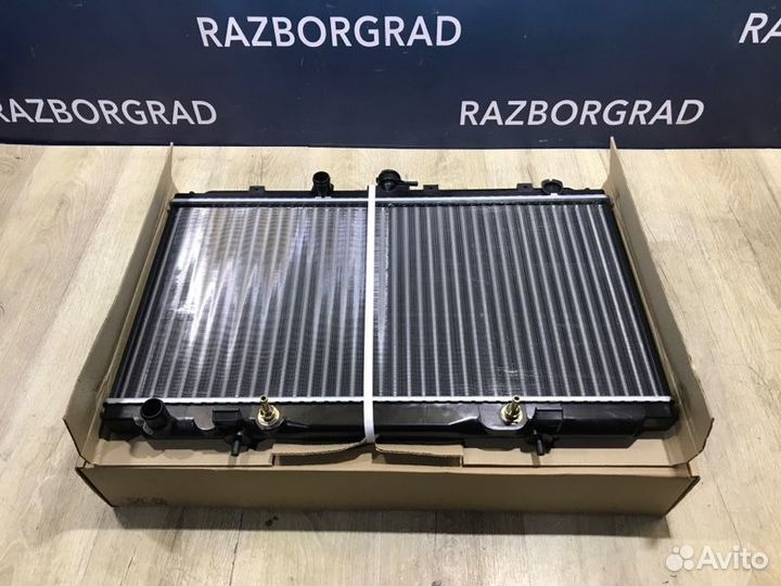 Радиатор охлаждения Nissan Primera P12