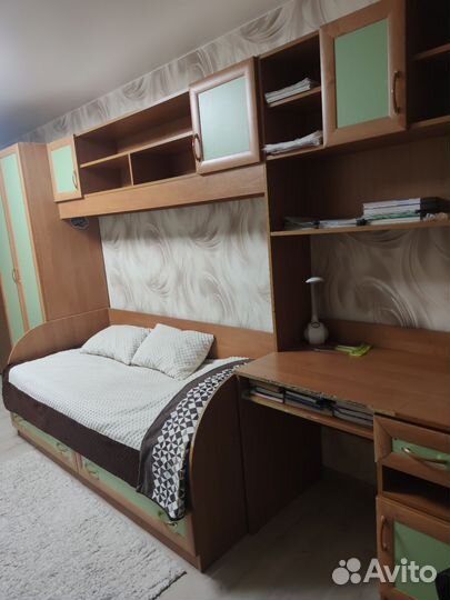 Продам спальный гарнитур бу