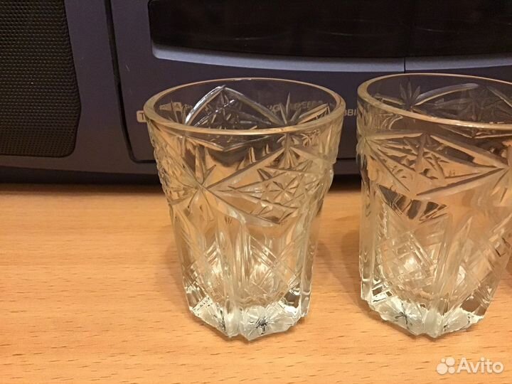 Хрустальный графин и стопки