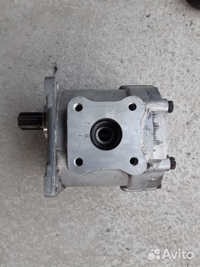 Насос масляный шестеренный нш-100М-3 новый прав