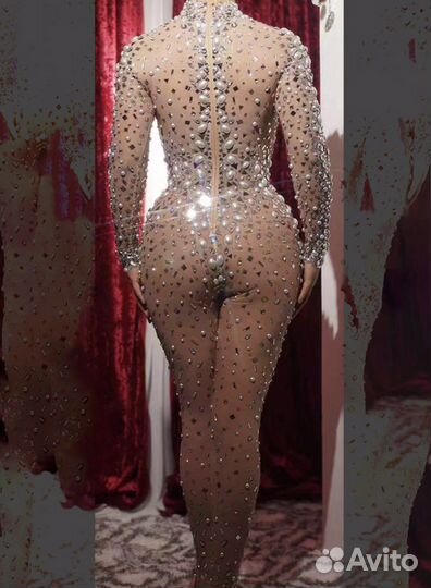 Комбинезон в стразах и камнях (новый)