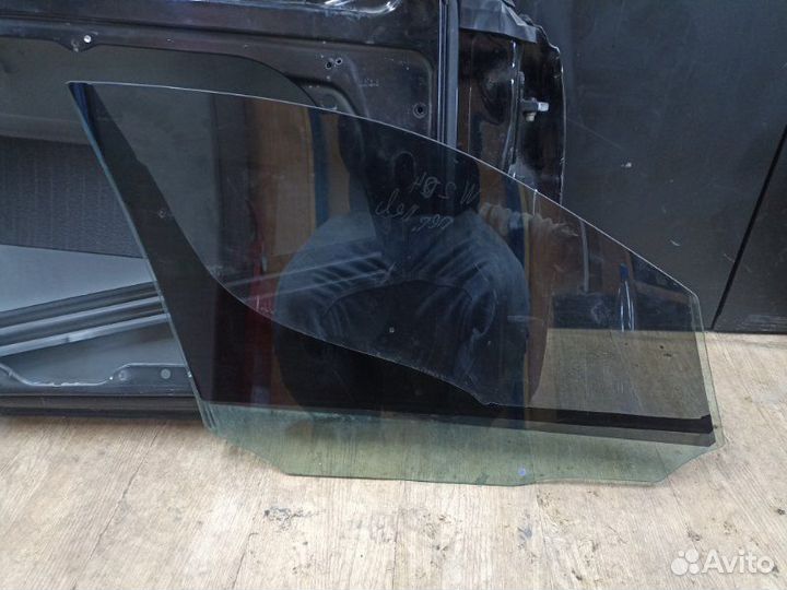 Стекло двери переднее левое Mercedes C Class W204
