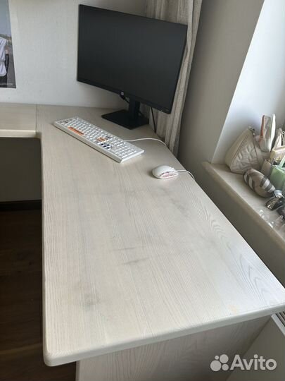 Угловой письменный стол