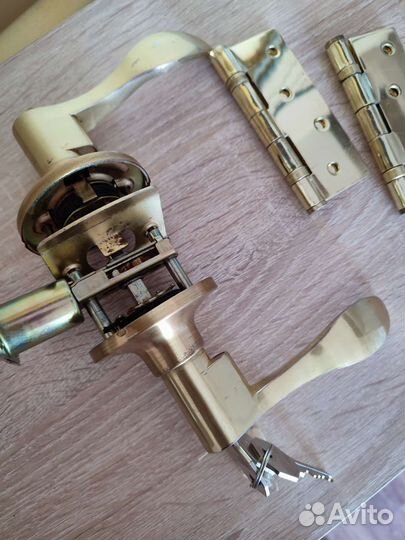 Дверная ручка с замком+петли