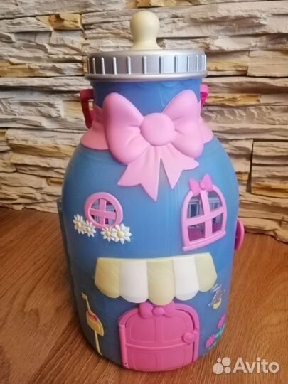 Много фирменных игрушек