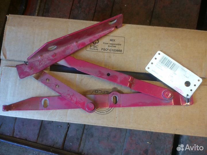 Петля капота левая Mercedes Vito 638