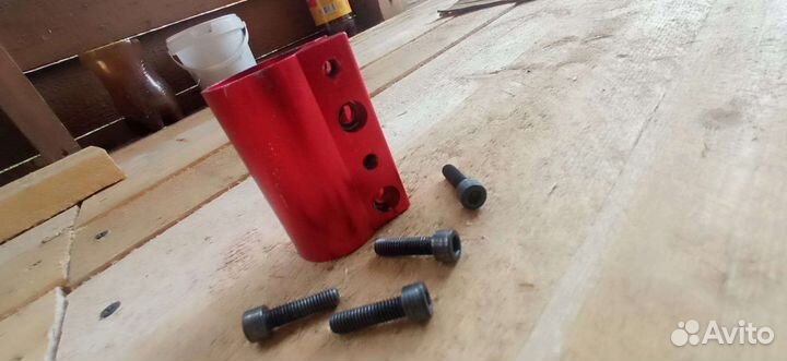 Четырёх гранный зажим для трюкового самоката