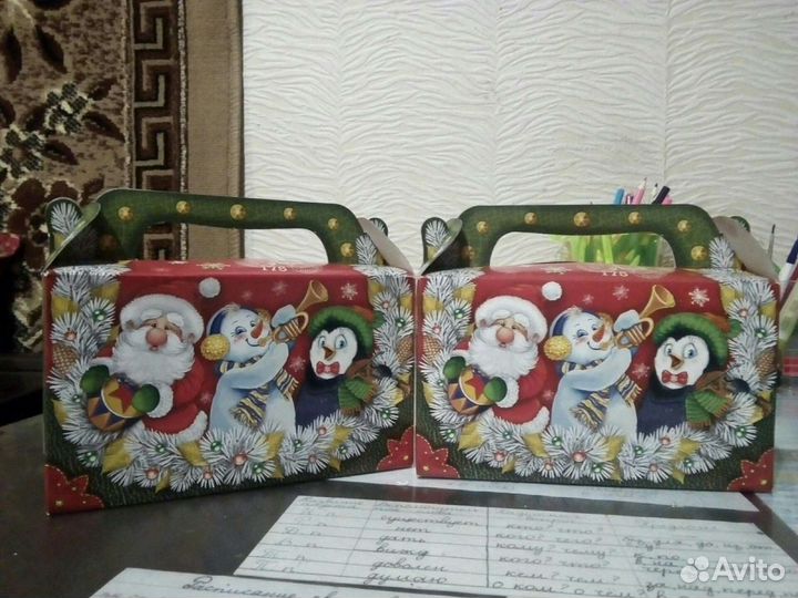 Отдам новогодние коробочки для подарков