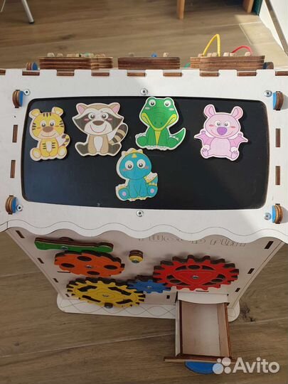 Бизиборд домик