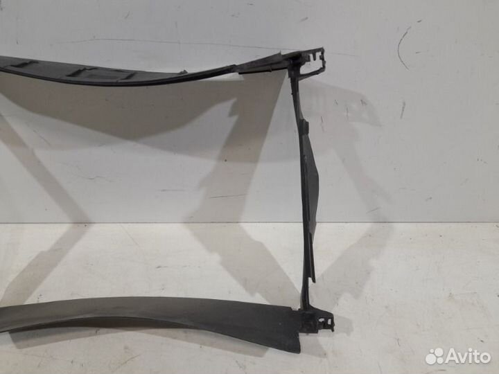 Дефлектор радиатора передний LADA X-Ray 2015