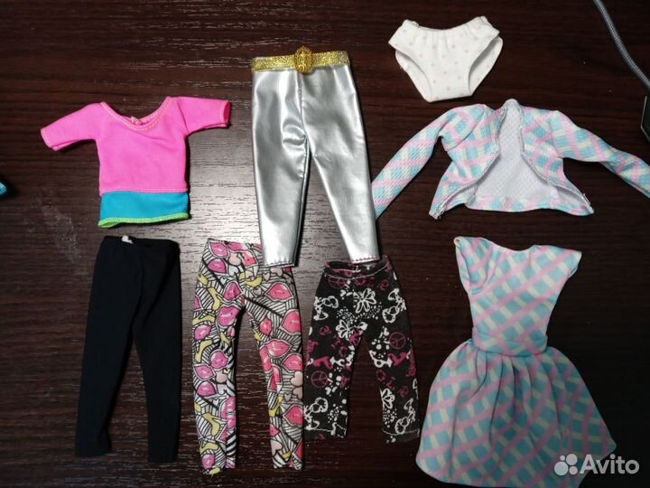 Одежда и обувь для кукол Барби Близ