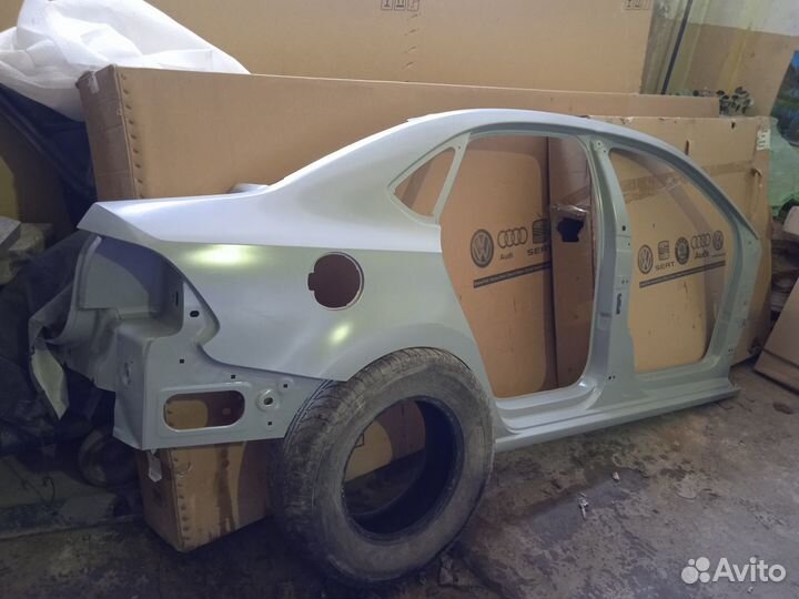 Боковина правая цельная VAG 6RU 809 606 C