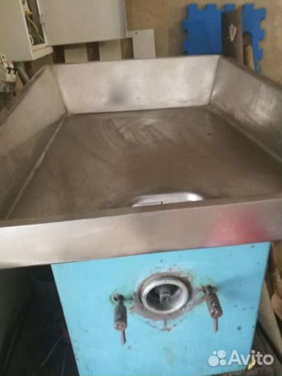 Электрическая мясорубка большая