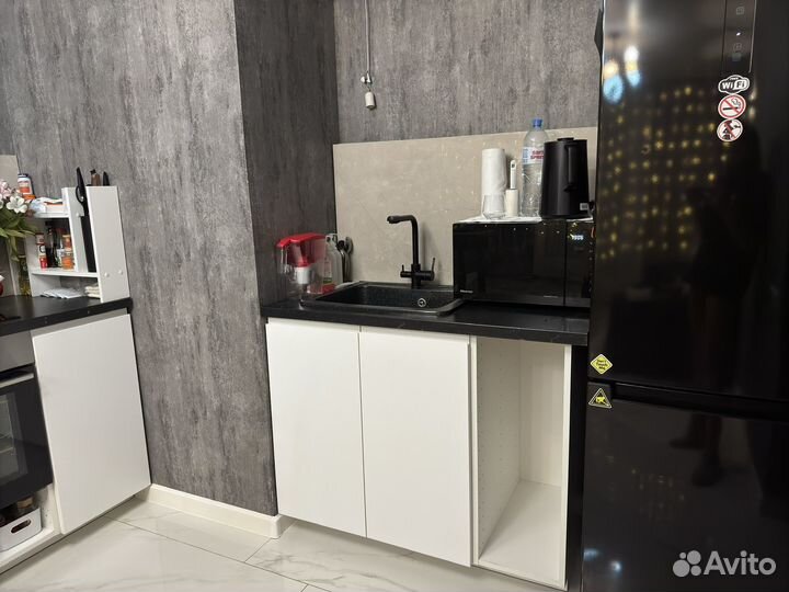 Кухонные шкафы и барная стойка