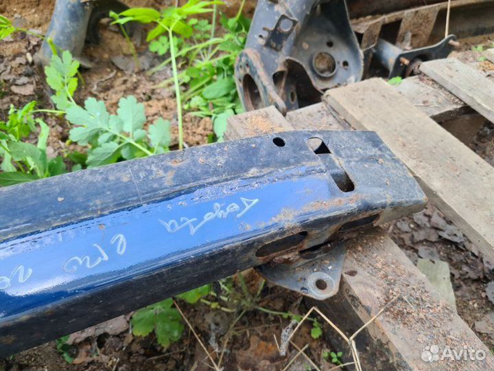 Усилитель бампера задний Toyota Corolla E120 2006