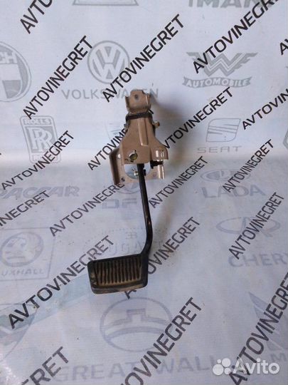 Педаль тормоза Hyundai Solaris 1