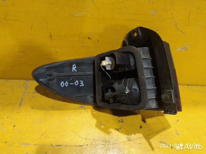 Фонарь задний правый задний правый Toyota Estima