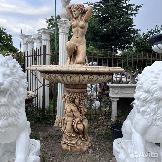 Фонтан Девушка Купальщица