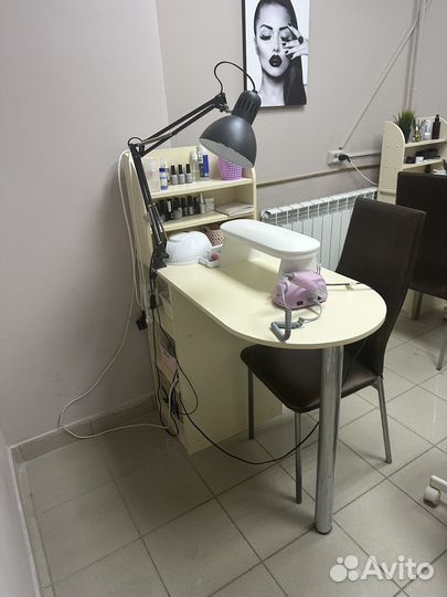 Стол маникюрный с вытяжкой