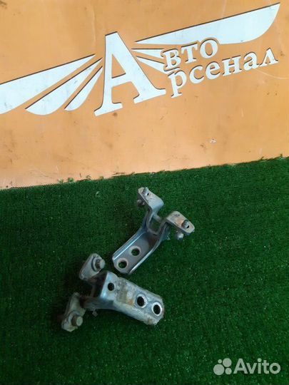 Петля двери передняя левая Mitsubishi Lancer 1.6