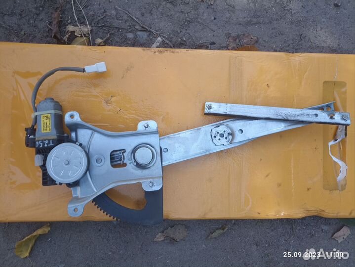 Стеклоподьемник передний правый Chevrolet Aveo 250