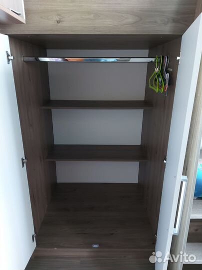 Кровать двухьярусная