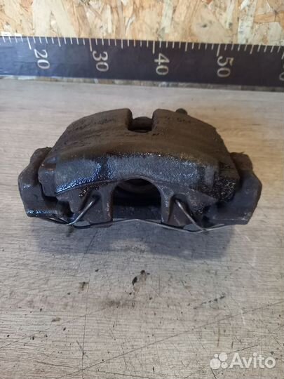 Суппорт тормозной передний левый Skoda Octavia A5