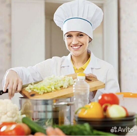 Повар на салаты