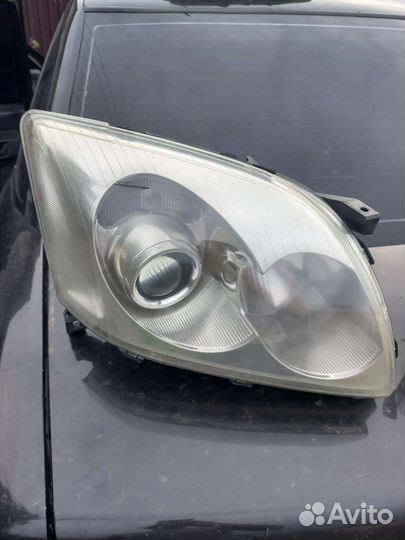 Фары Тойота Авенсис Т250