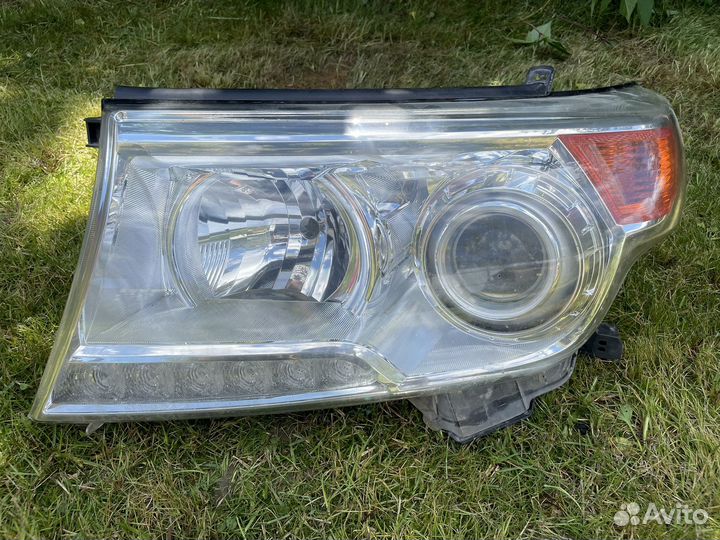Фара левая toyota land cruiser 200