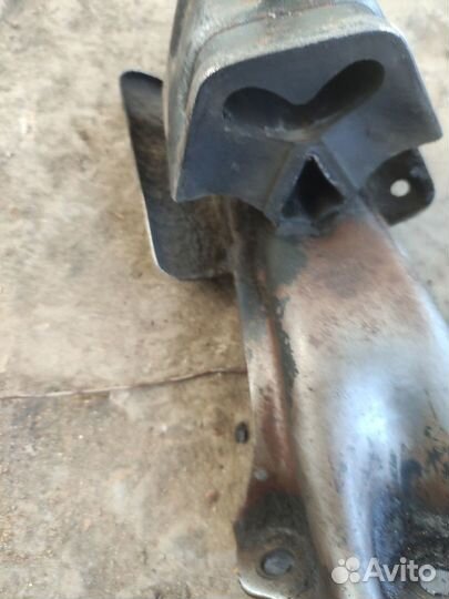 Кронштейн двигателя Volkswagen Passat B2