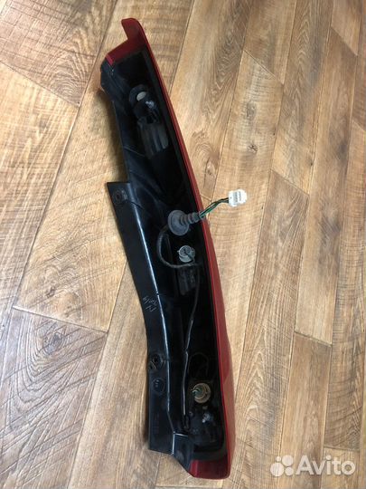 Фонарь задний левый на Nissan X-Trail T31