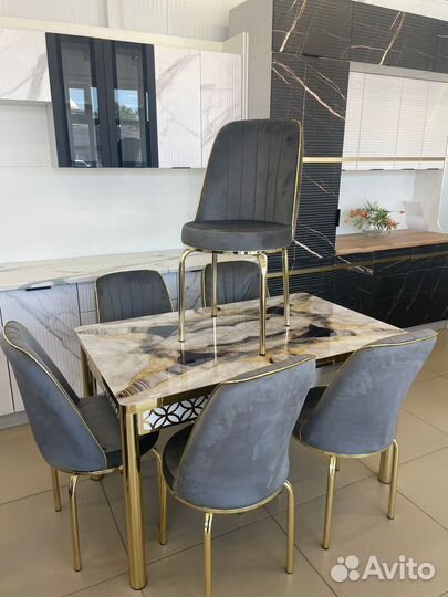 Кухонный стол и стулья