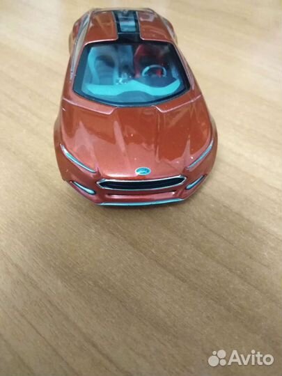 Коллекционная модель машинка