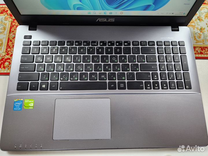 Ноутбук Asus X550C