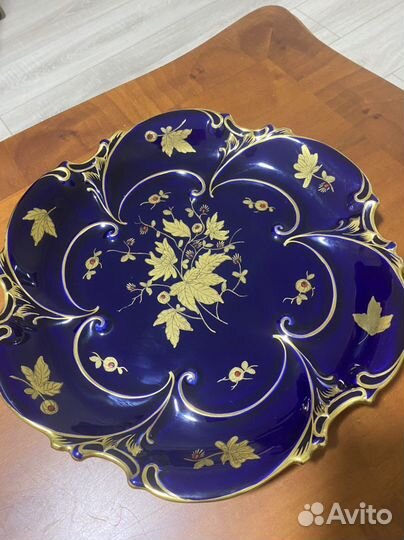 Антикварна тарелка