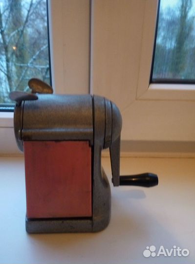 Точилка для карандашей механическая