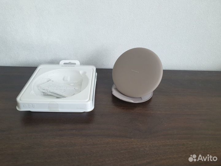 Беспроводное зарядное устройство samsung EP-PG950