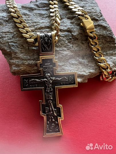 Крест и цепь