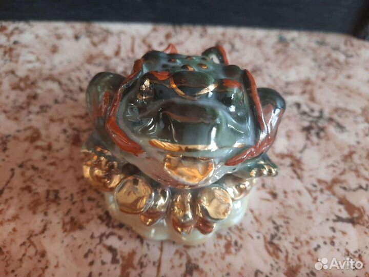 Статуэтка лягушка