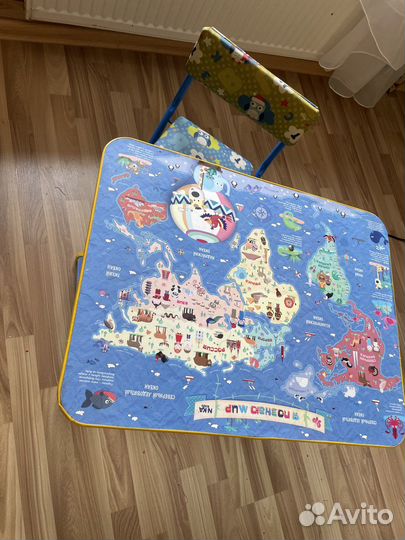 Детский письменный стол и стул