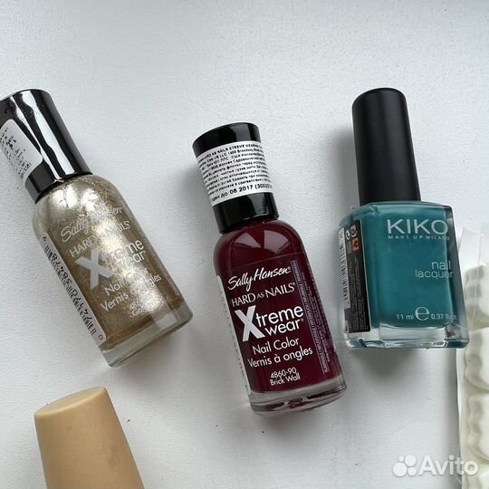 Лаки для ногтей и разделитель для педикюра