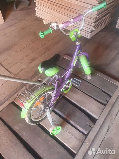 Детский велосипед с ручкой