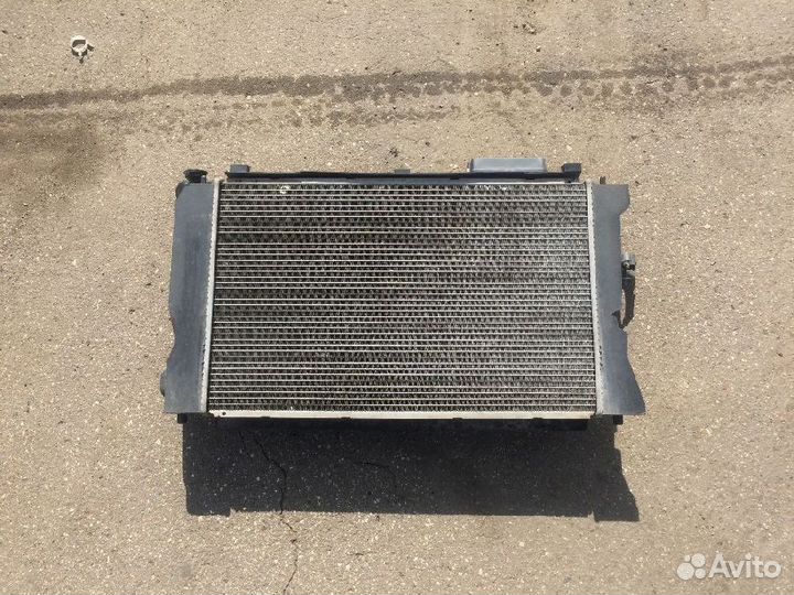 Радиатор охлаждения Toyota Avensis AZT255AZT250 AZ