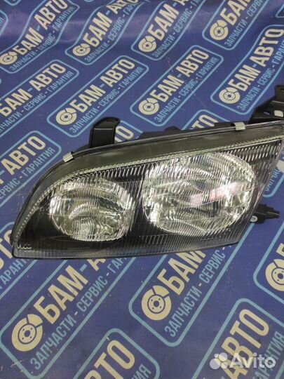 Фара передняя правая Toyota Ipsum