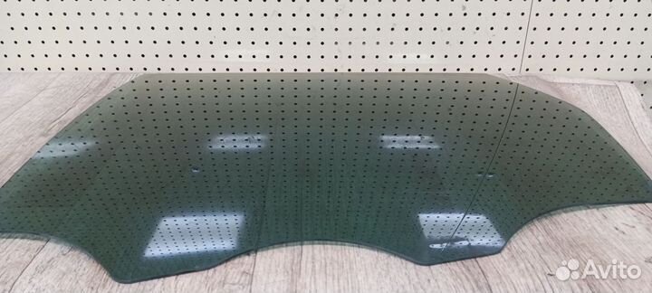 Стекло задней левой двери volkswagen touareg NF