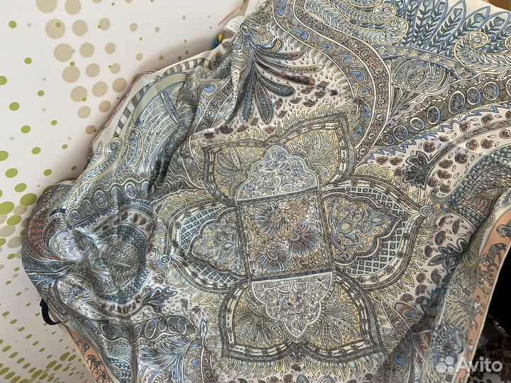 Шелковый платок новый