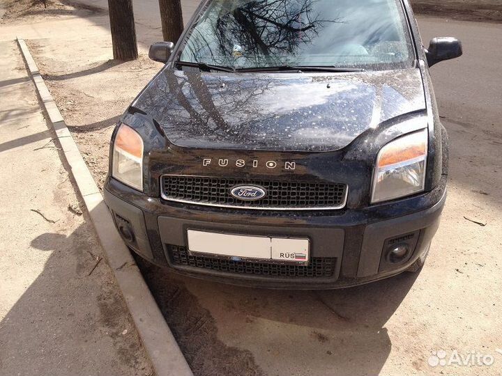 Спойлер капота (мухобойка) на Ford Fusion