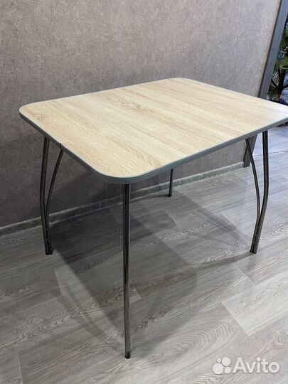 Кухонный стол